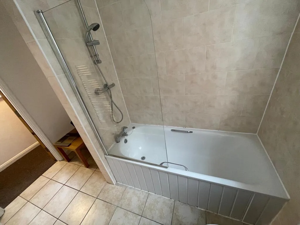 5 bedroom flat for rent
