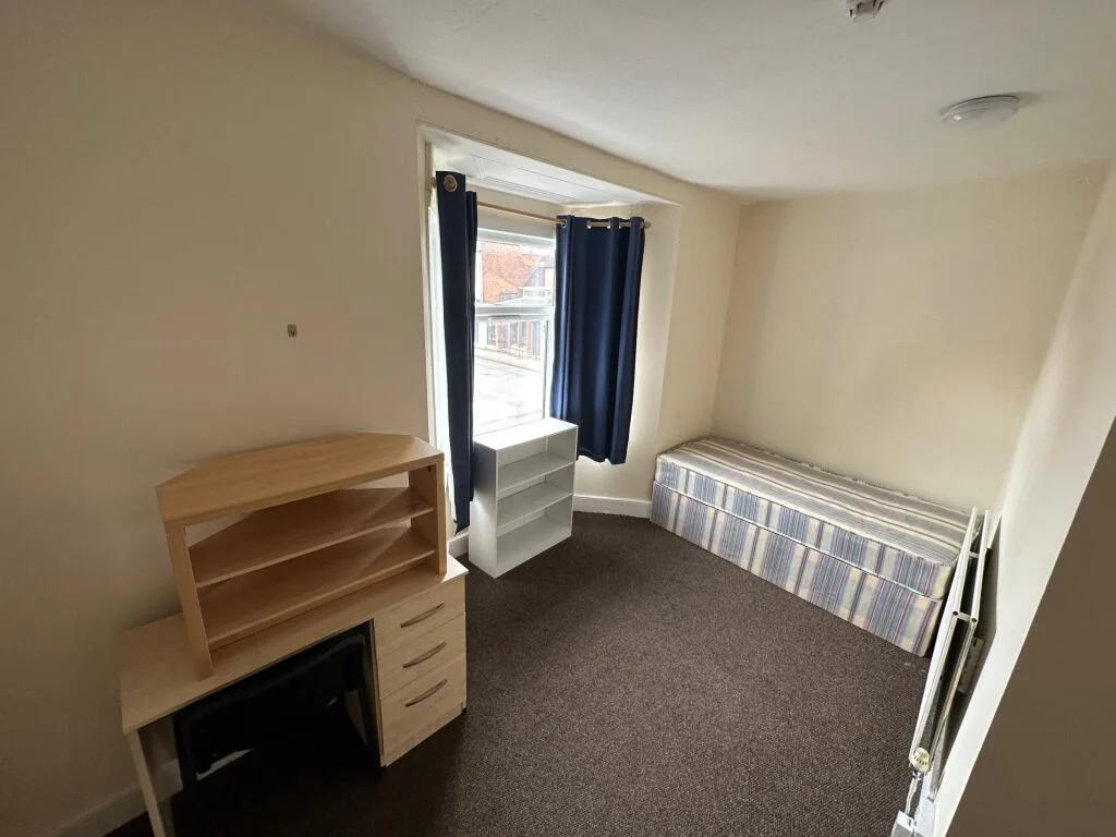 5 bedroom terraced house for rent