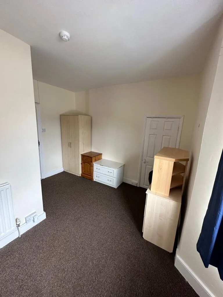 5 bedroom terraced house for rent
