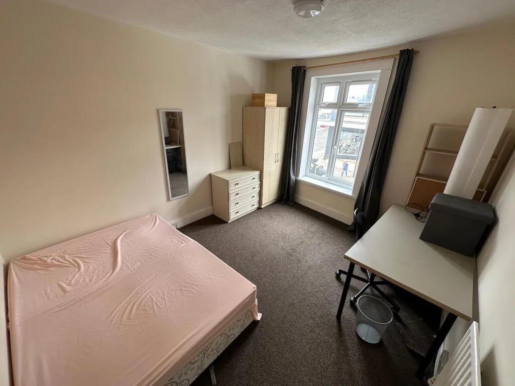 5 bedroom terraced house for rent