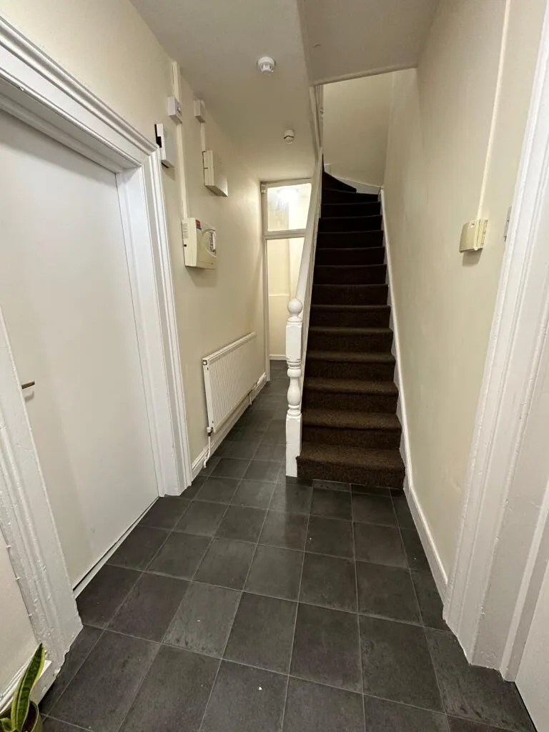 5 bedroom terraced house for rent