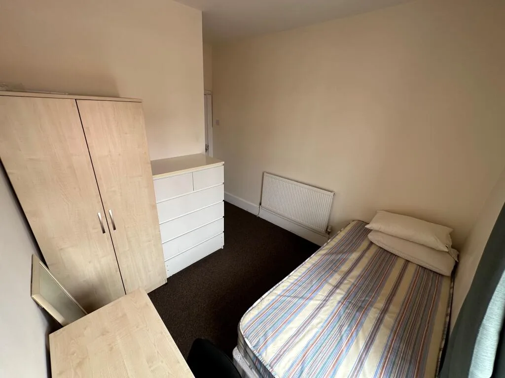 5 bedroom terraced house for rent