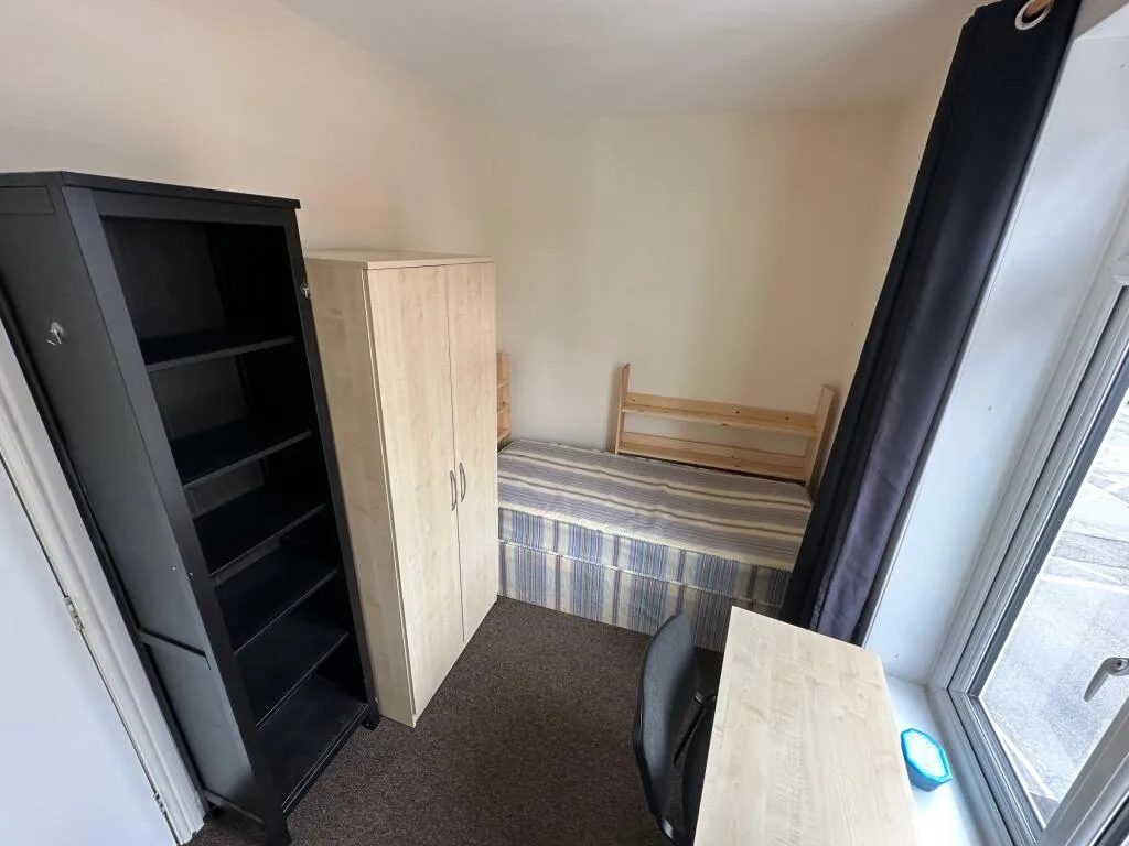 5 bedroom terraced house for rent