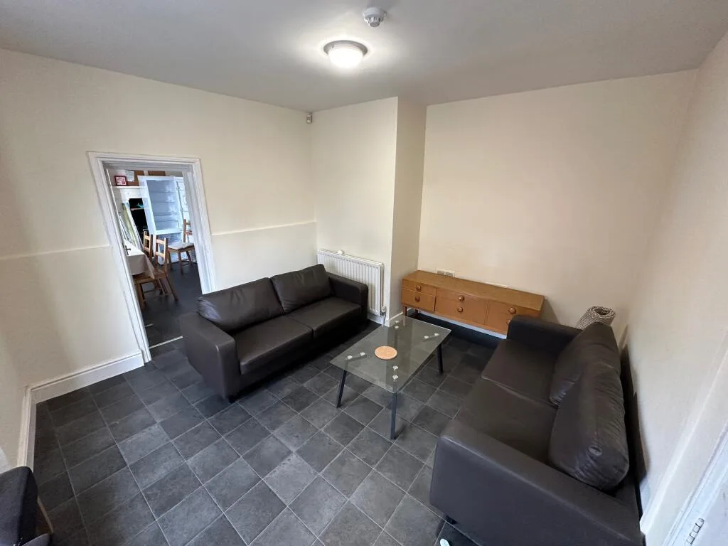 5 bedroom terraced house for rent
