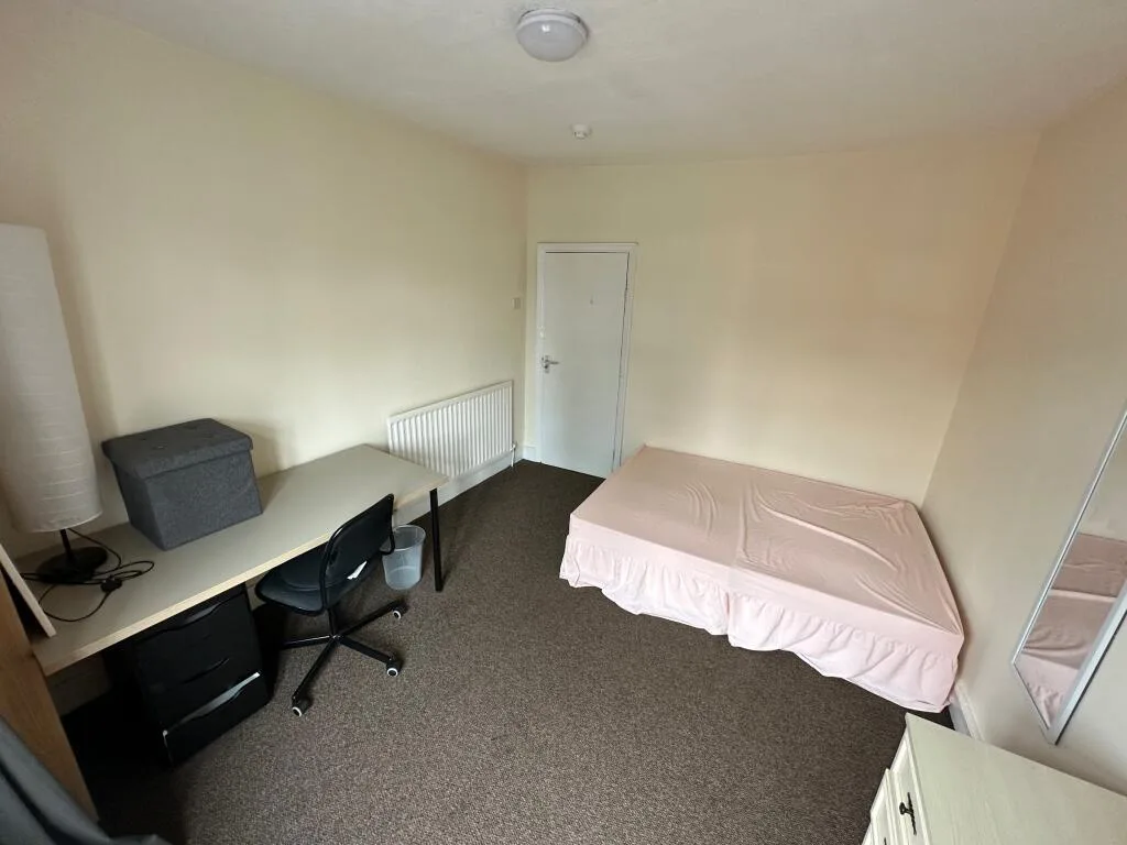 5 bedroom terraced house for rent