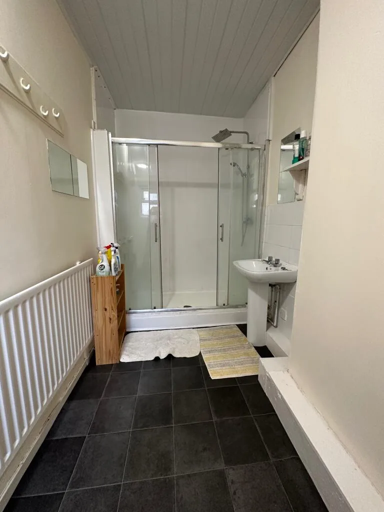 5 bedroom terraced house for rent