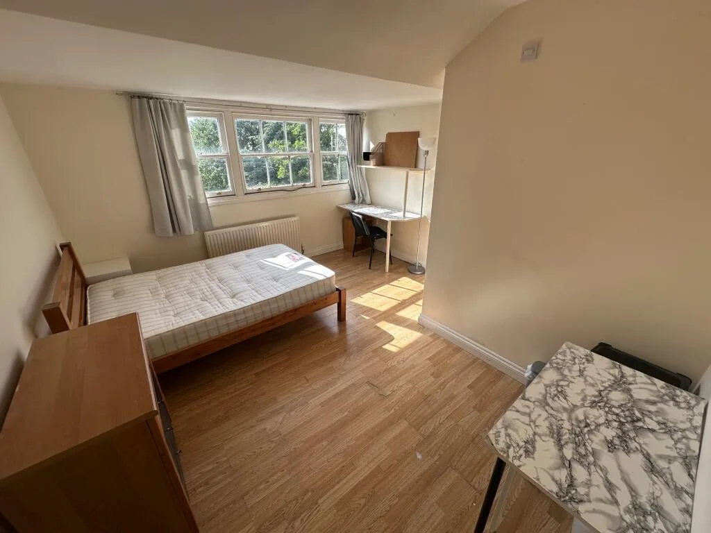 4 bedroom flat for rent