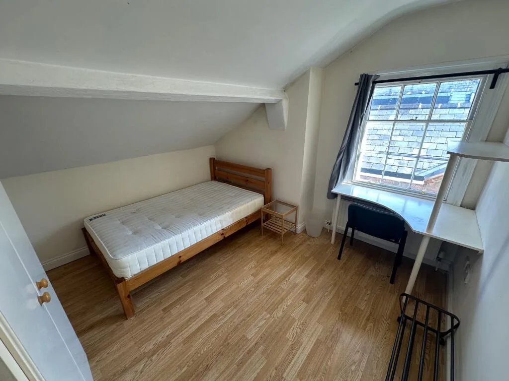 4 bedroom flat for rent