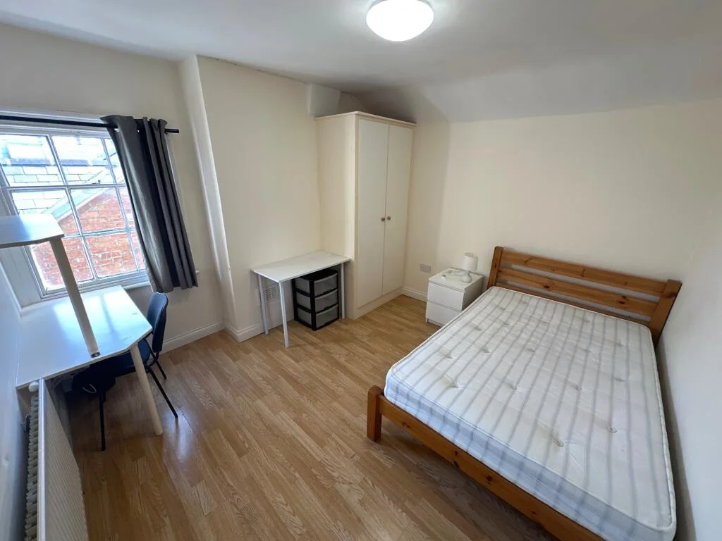 4 bedroom flat for rent