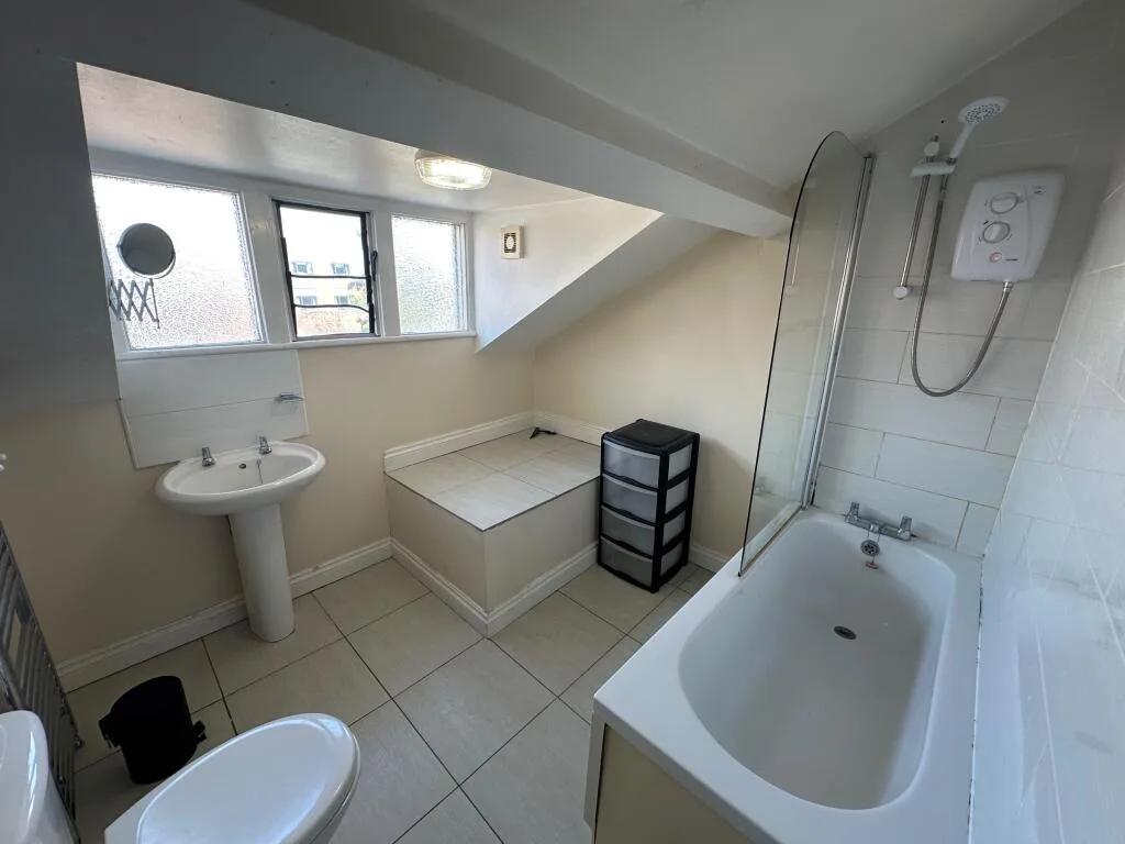4 bedroom flat for rent