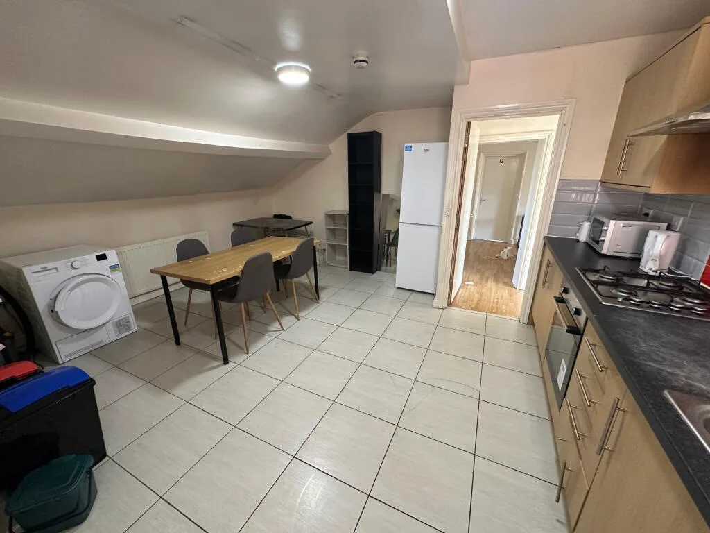 4 bedroom flat for rent