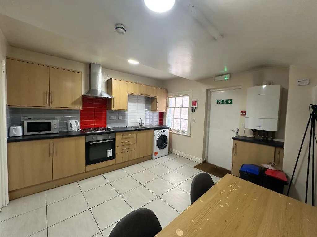 4 bedroom flat for rent
