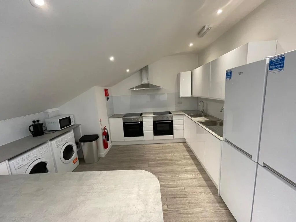 11 bedroom flat for rent