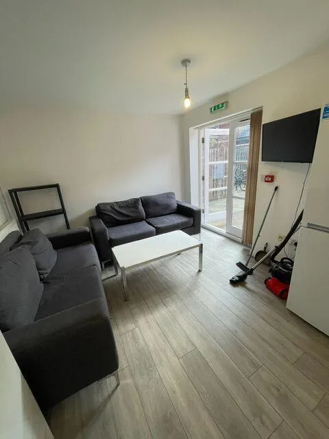 7 bedroom flat for rent