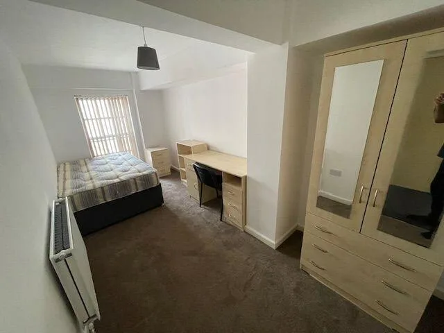 6 bedroom flat for rent