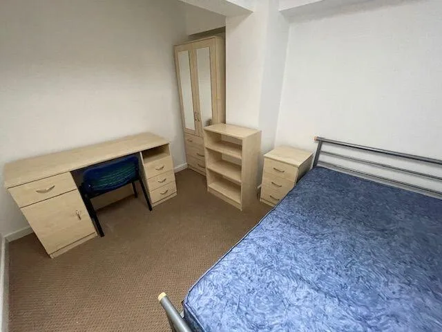 6 bedroom flat for rent
