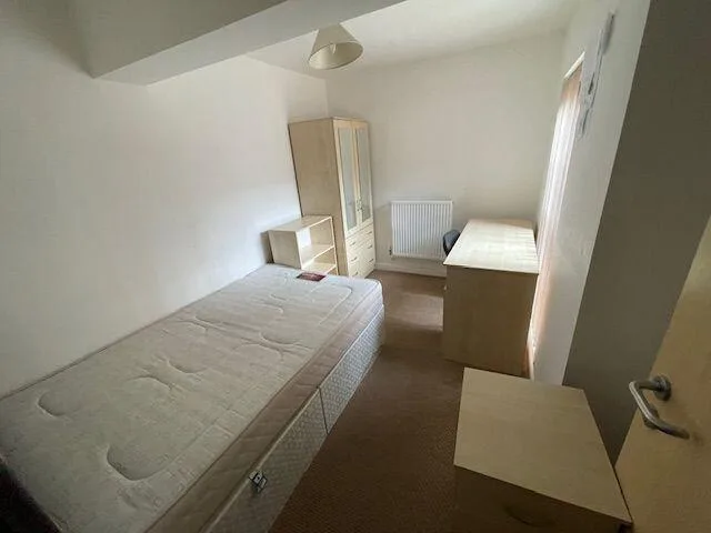 6 bedroom flat for rent