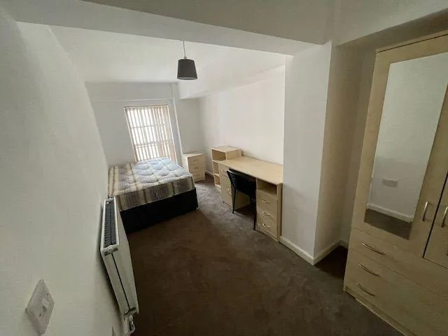 6 bedroom flat for rent
