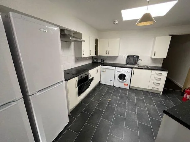 6 bedroom flat for rent