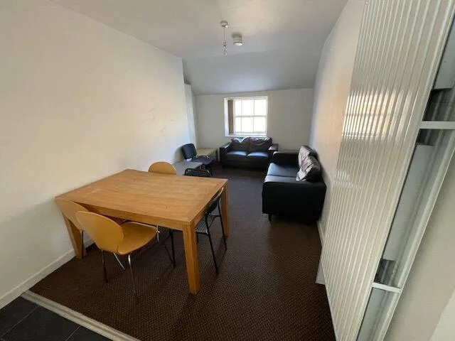7 bedroom flat for rent