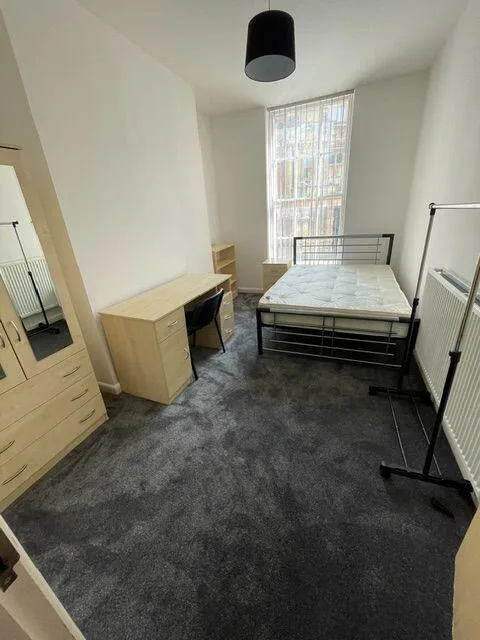 7 bedroom flat for rent