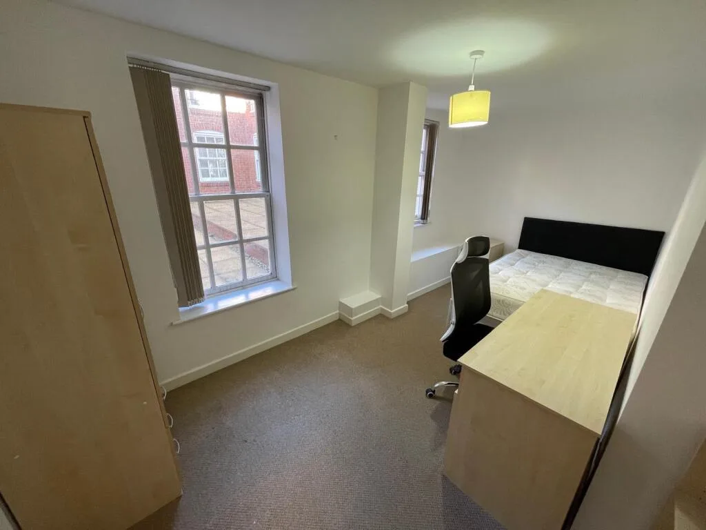 7 bedroom flat for rent