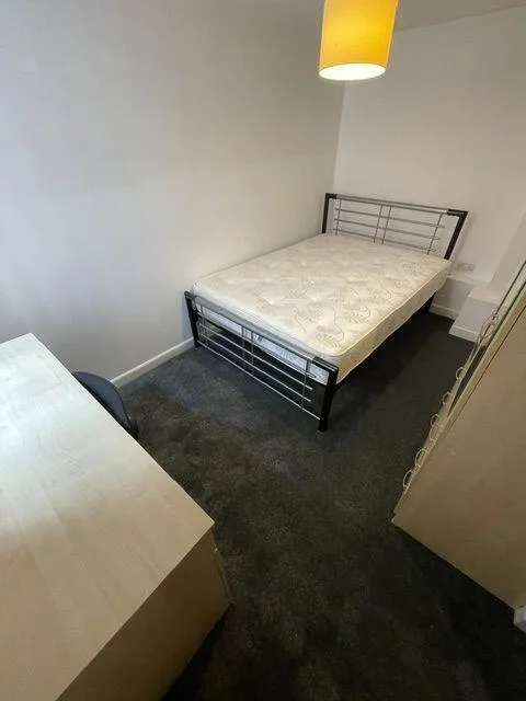 7 bedroom flat for rent