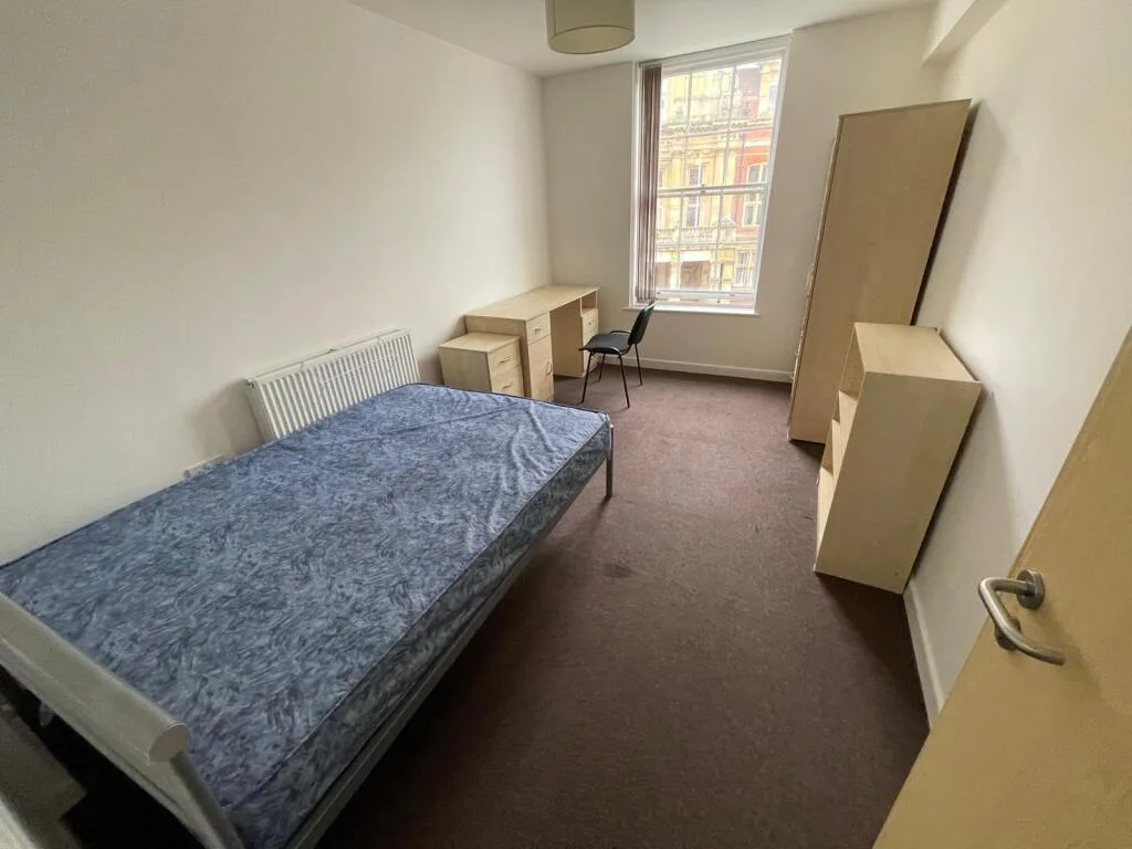8 bedroom flat for rent
