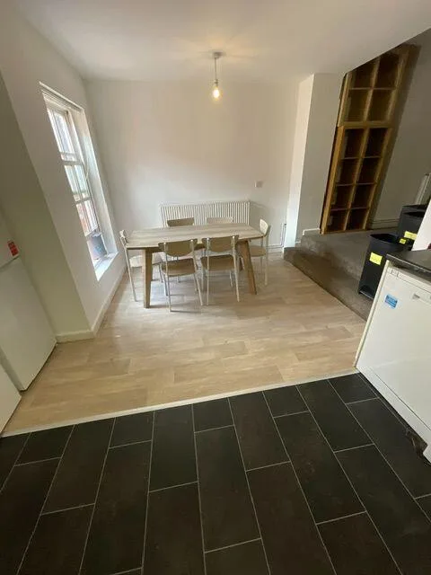 8 bedroom flat for rent