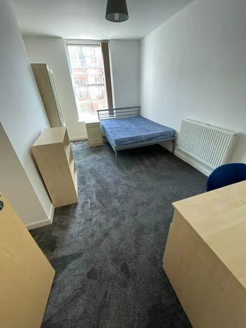 8 bedroom flat for rent