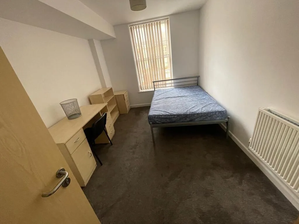 8 bedroom flat for rent