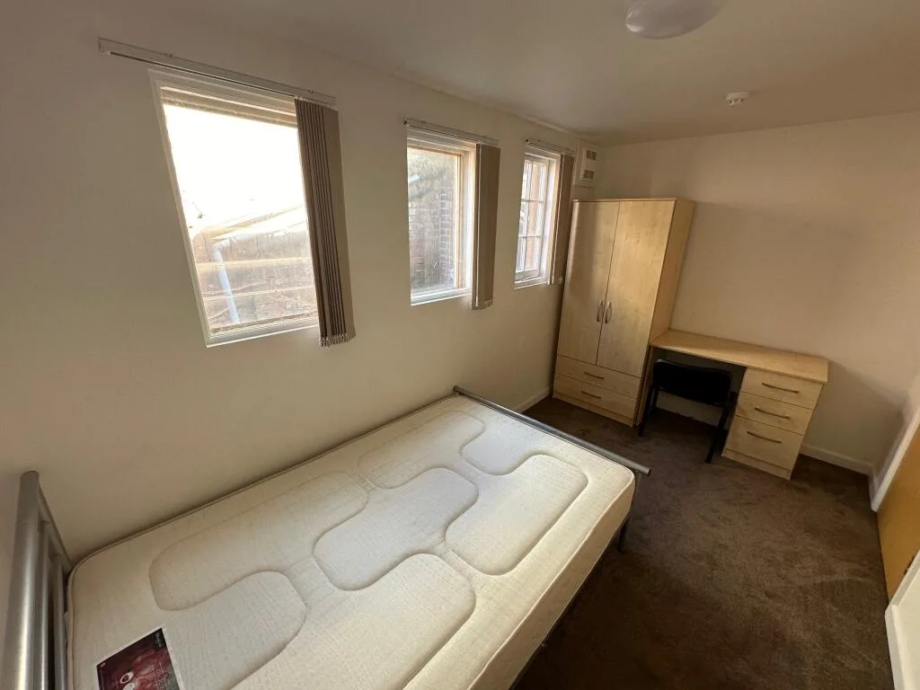 10 bedroom flat for rent