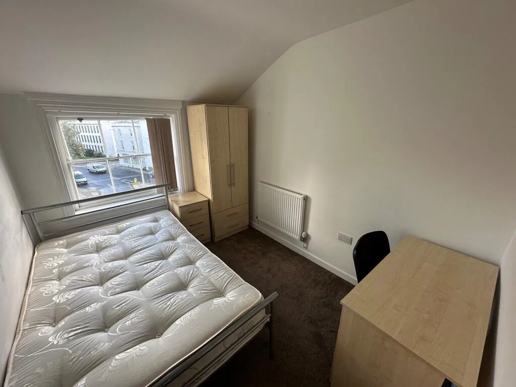 10 bedroom flat for rent