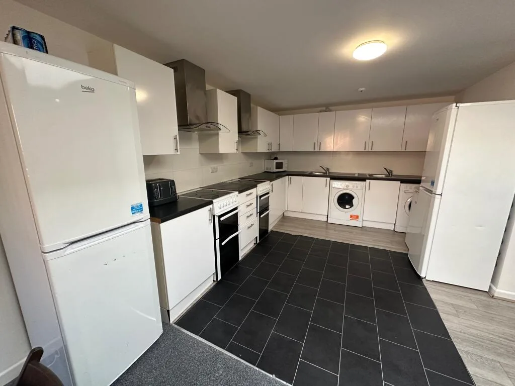 10 bedroom flat for rent