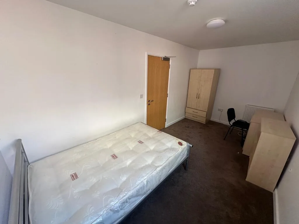10 bedroom flat for rent