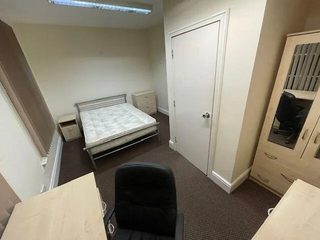 9 bedroom flat for rent