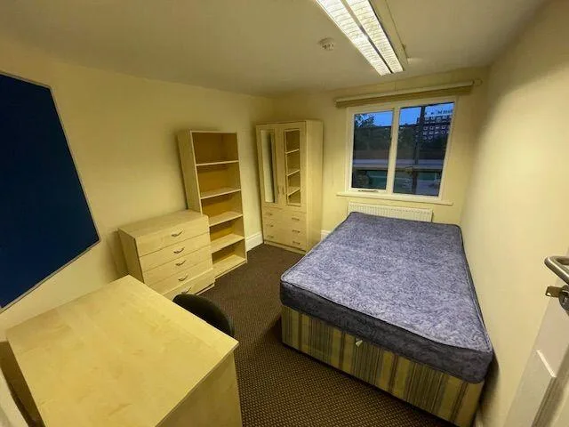 9 bedroom flat for rent