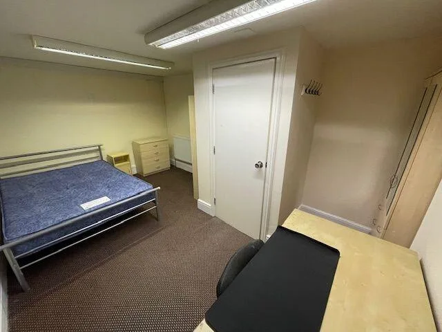 9 bedroom flat for rent