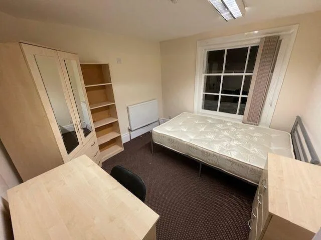 9 bedroom flat for rent