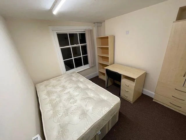 9 bedroom flat for rent