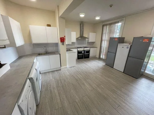 9 bedroom flat for rent