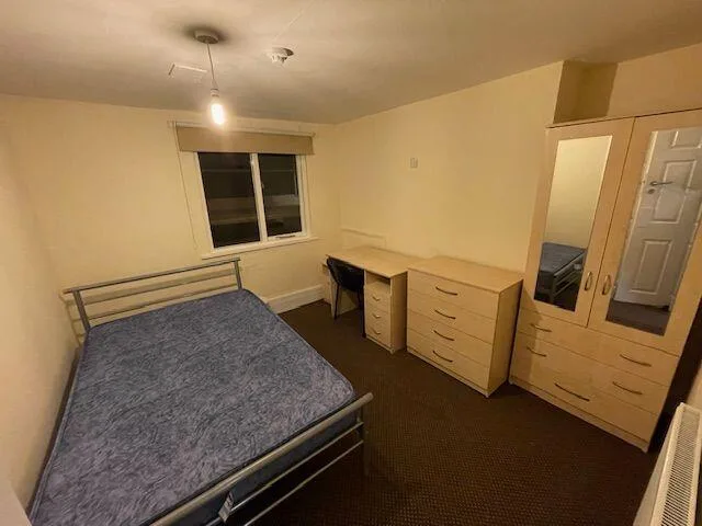 9 bedroom flat for rent