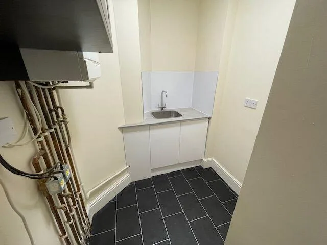 9 bedroom flat for rent