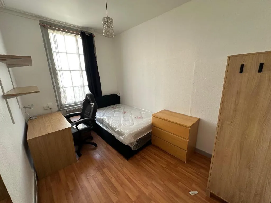 5 bedroom flat for rent