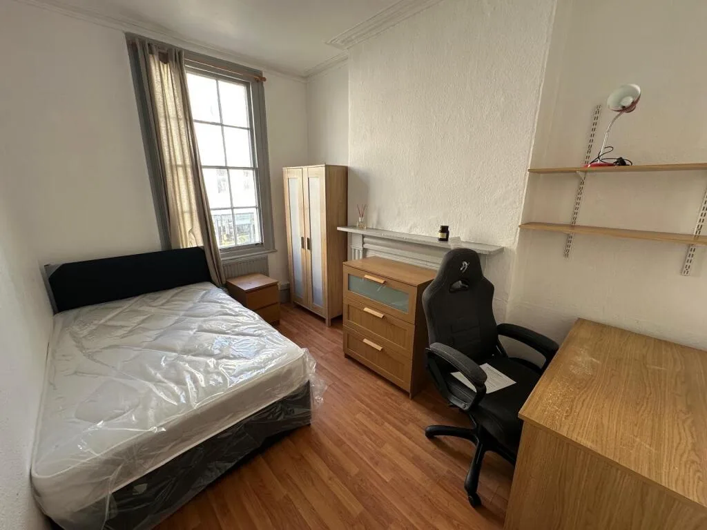 5 bedroom flat for rent