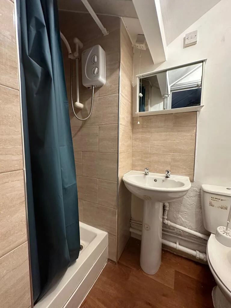 5 bedroom flat for rent