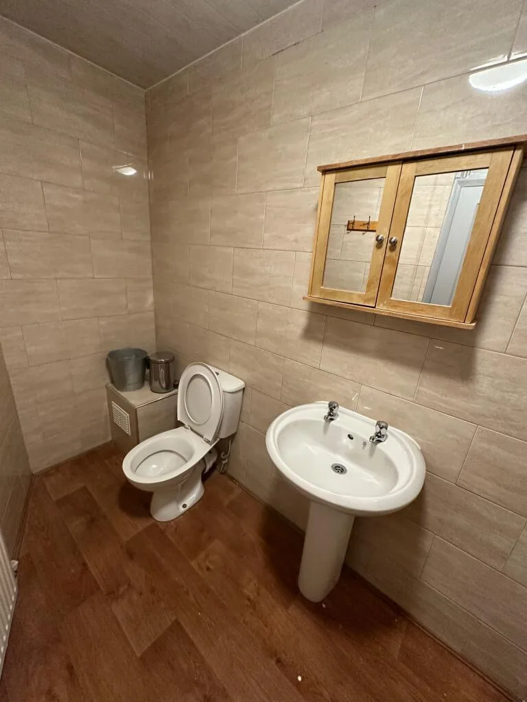 5 bedroom flat for rent