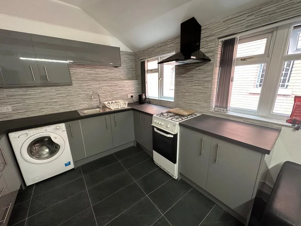 5 bedroom flat for rent