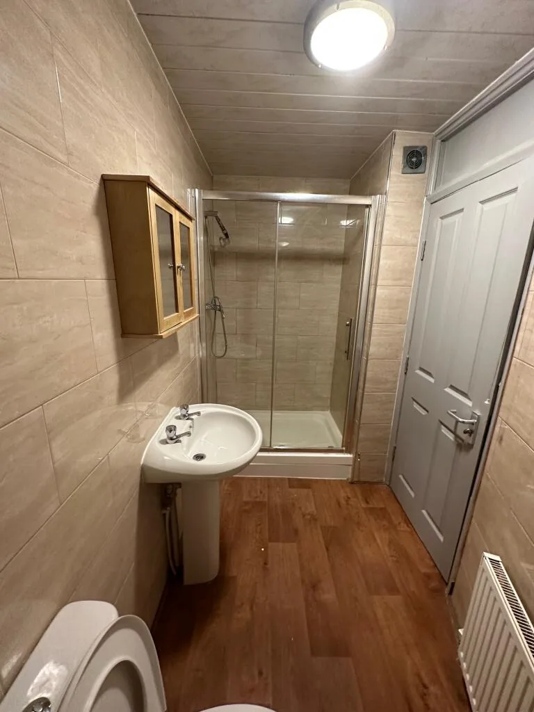 5 bedroom flat for rent