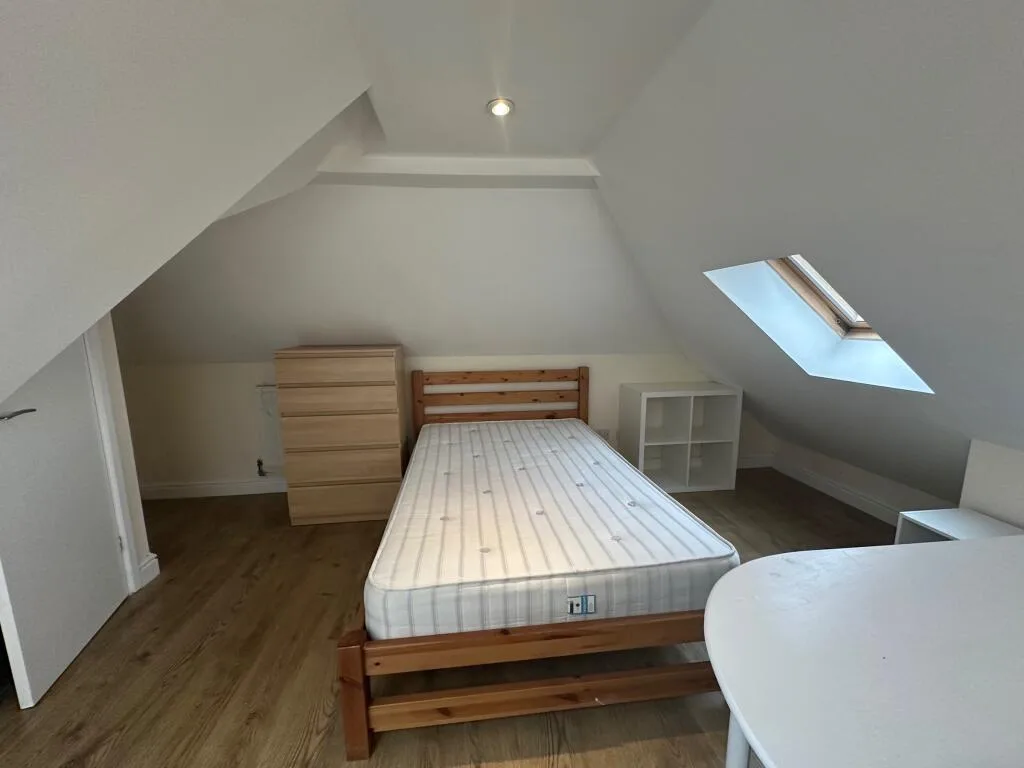 5 bedroom semi-detached house for rent